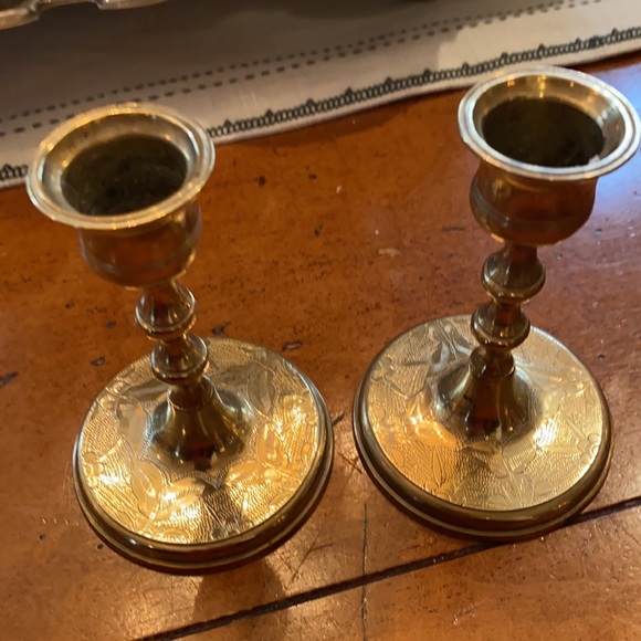 REAL BRASS CANDLE HOLDERS 2 WITH INTRICATE PATTERN AT BASE❤️ - Picture 6 of 6